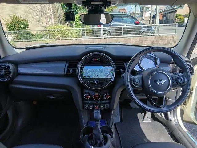 Mini Cooper D 2020 photo 3