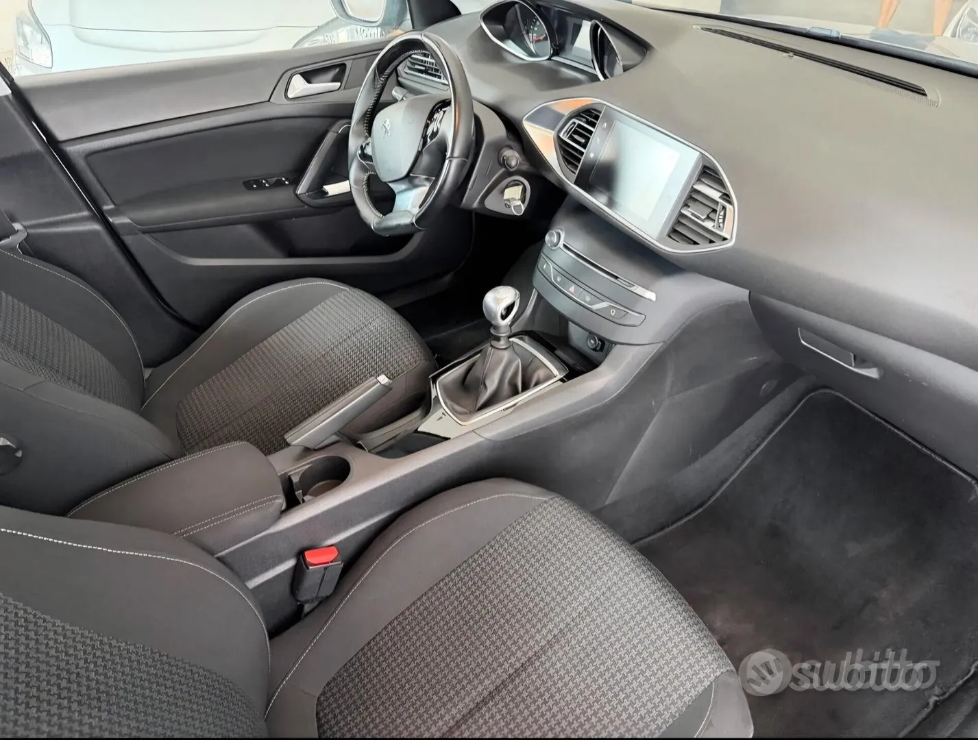 Peugeot 308 2018 photo 2