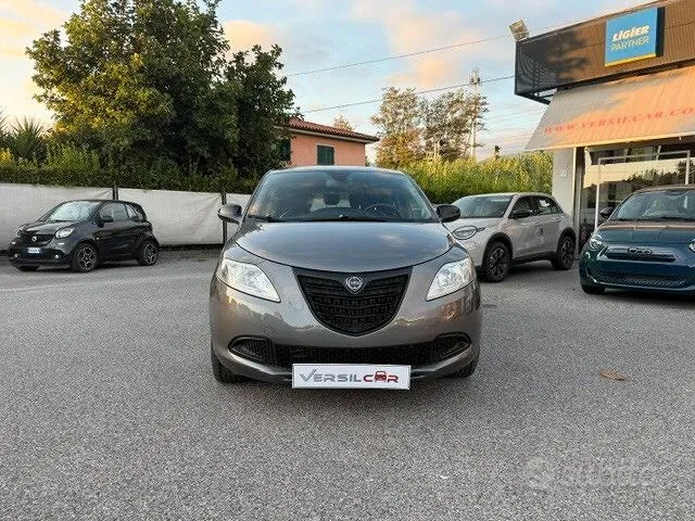 Lancia Ypsilon 2015 photo 2