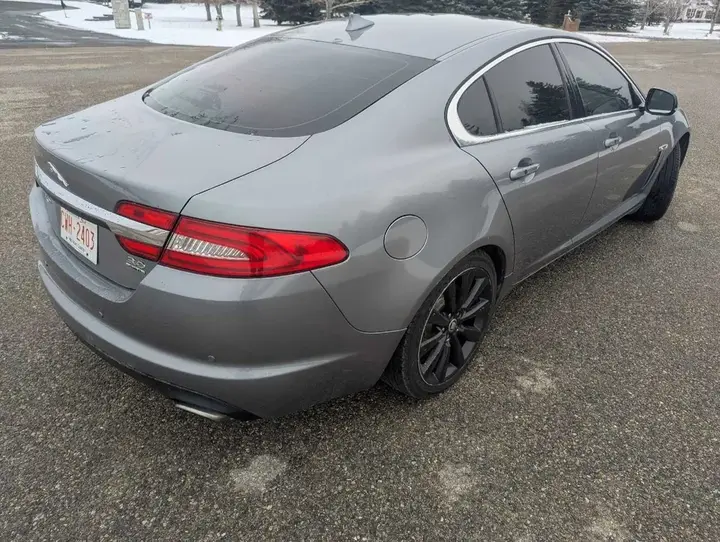 Jaguar Xf 2013 photo 2
