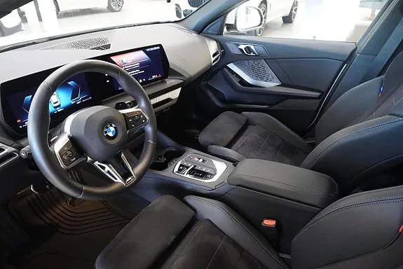 BMW 120 2026 photo 2