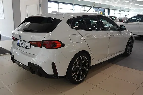 BMW 120 2026 photo 5