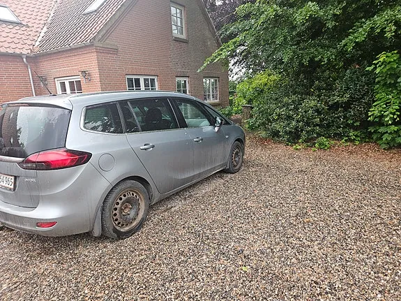 Opel Zafira Tourer 2012 photo 3