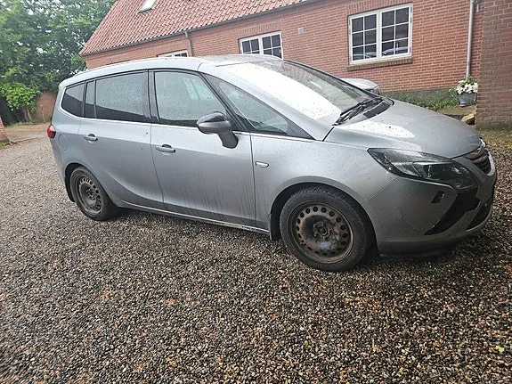 Opel Zafira Tourer 2012 photo 2