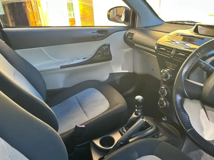 Toyota Iq 2014 photo 5