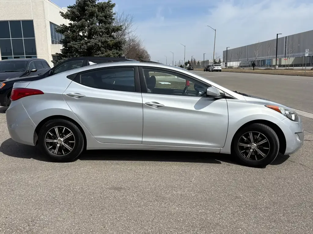 Hyundai Elantra 2013 photo 3