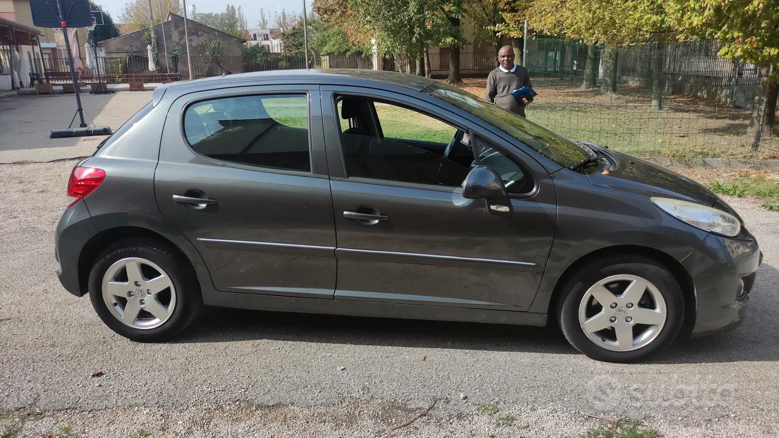 Peugeot 207 2011 photo 3