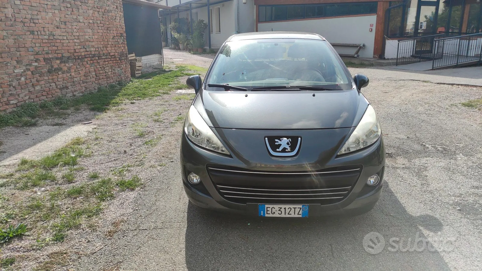Peugeot 207 2011 photo 2