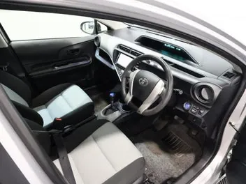 Toyota Aqua 2013 photo 4