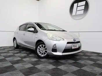Toyota Aqua 2013 photo 2