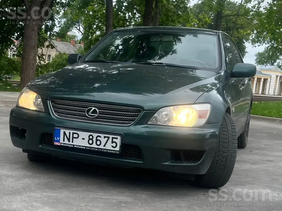 Lexus Is200