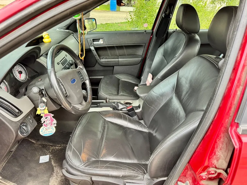 Ford Focus 2010 photo 3