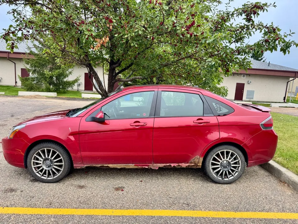 Ford Focus 2010 photo 2