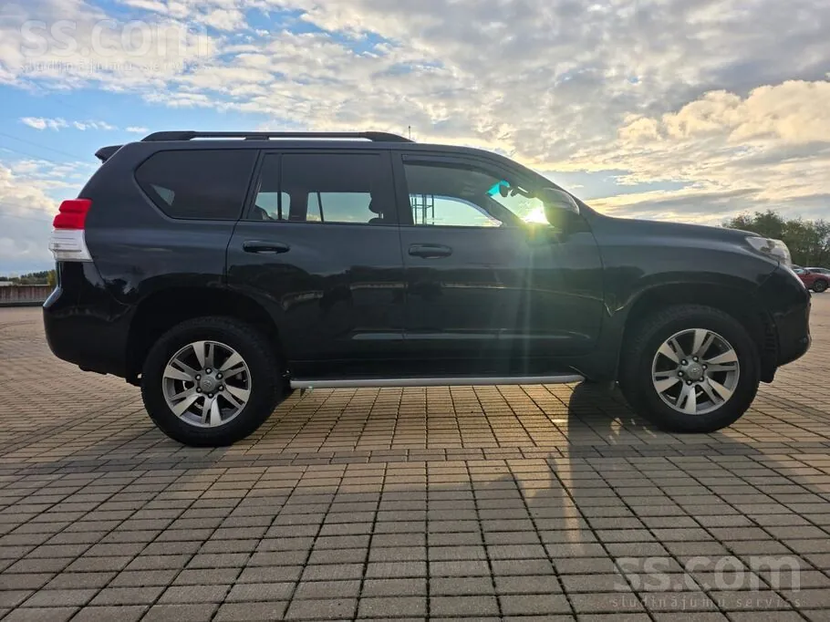 Toyota Land Cruiser 2010 photo 4