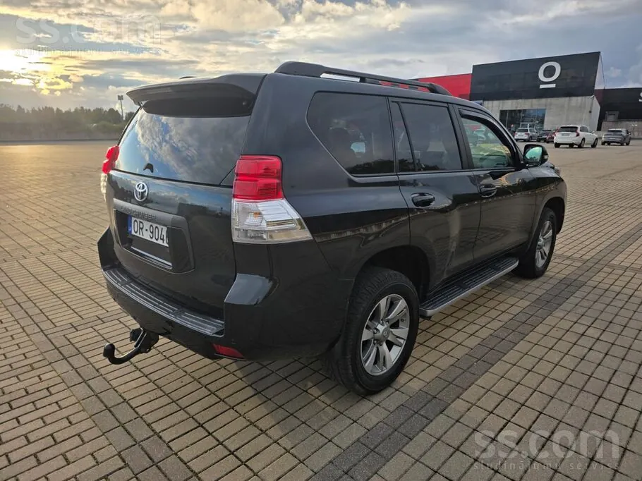 Toyota Land Cruiser 2010 photo 5