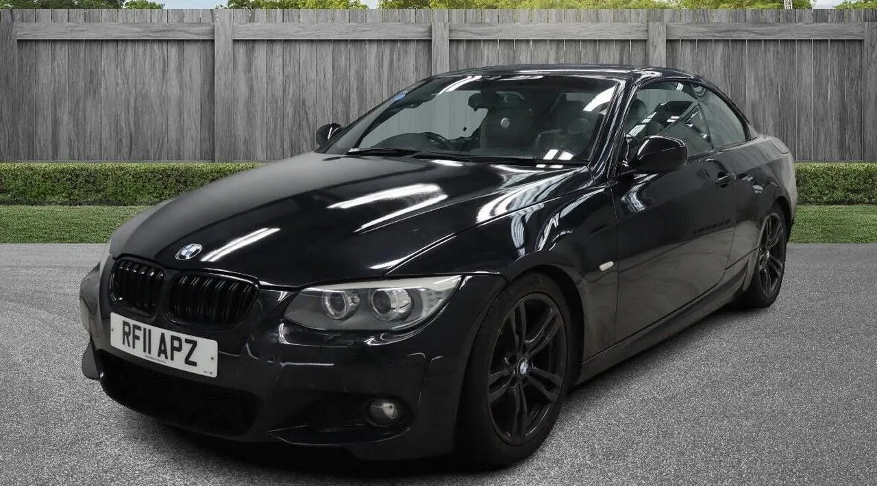 BMW 3 Series 2011 photo 2