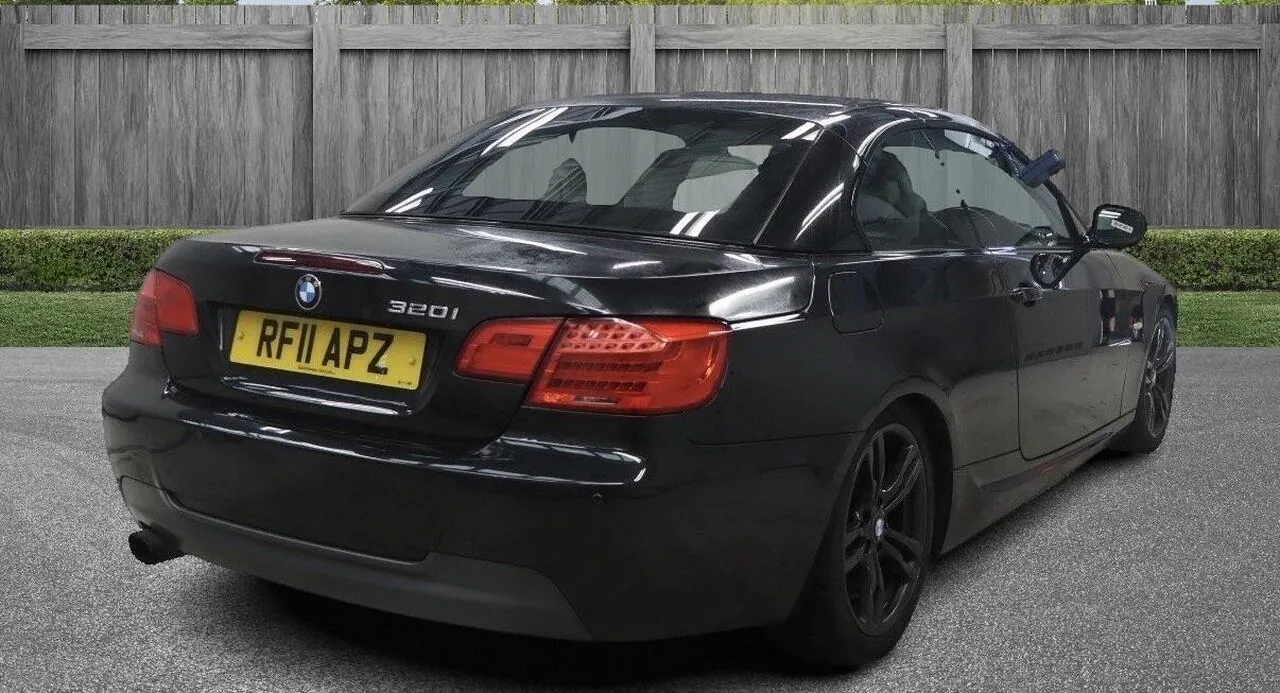 BMW 3 Series 2011 photo 4