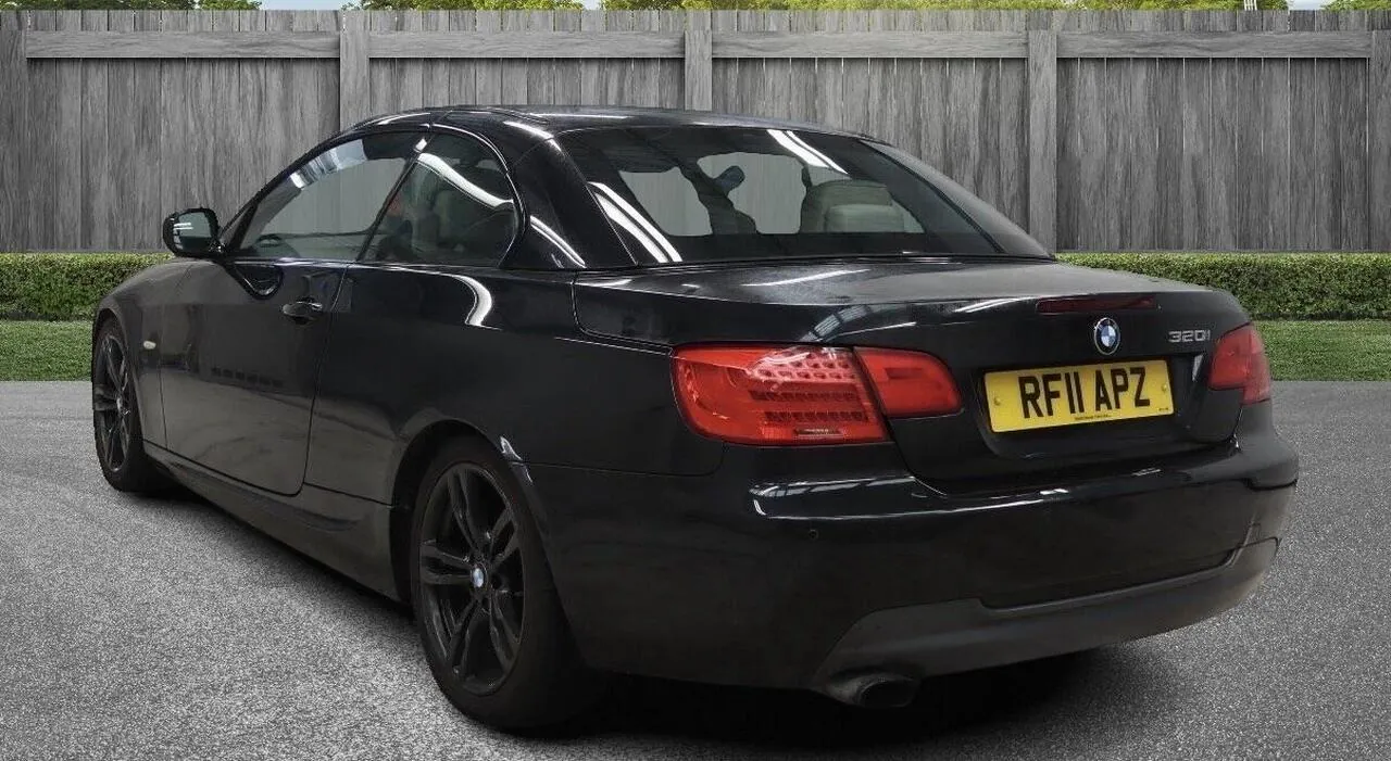 BMW 3 Series 2011 photo 3