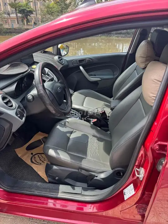 Ford Fiesta 2011 photo 2