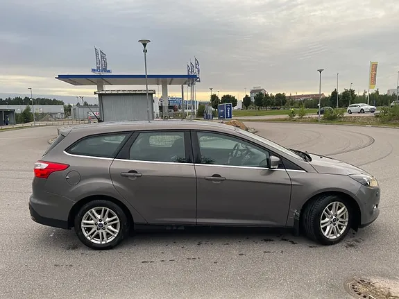 Ford Focus 2015 photo 2
