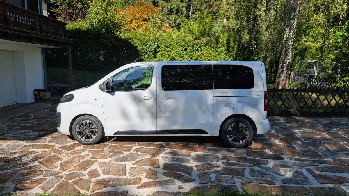 Opel Zafira 2021 photo 2