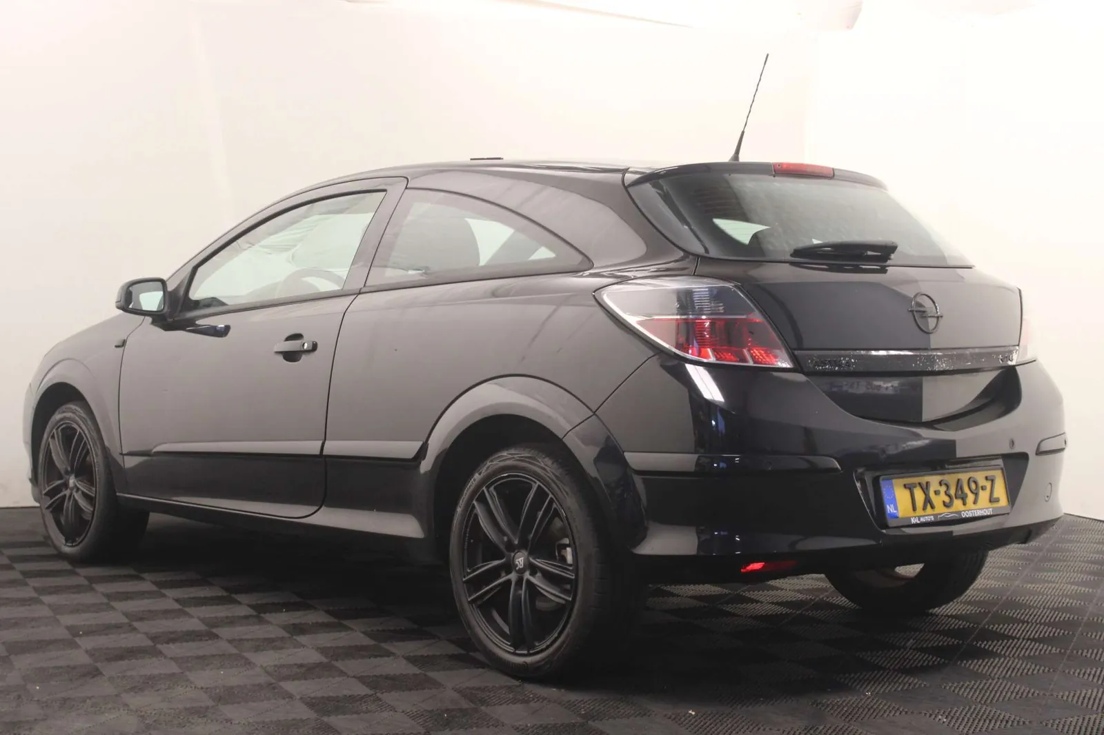 Opel Astra Gtc 2008 photo 4