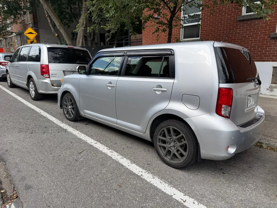 Toyota Xb 2011 photo 5