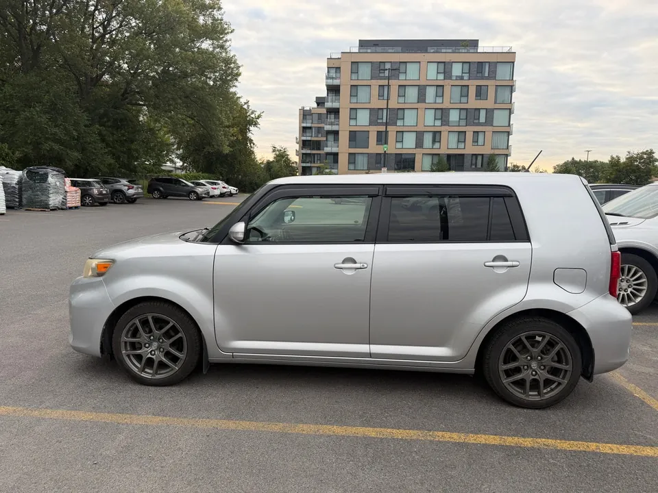 Toyota Xb 2011 photo 2