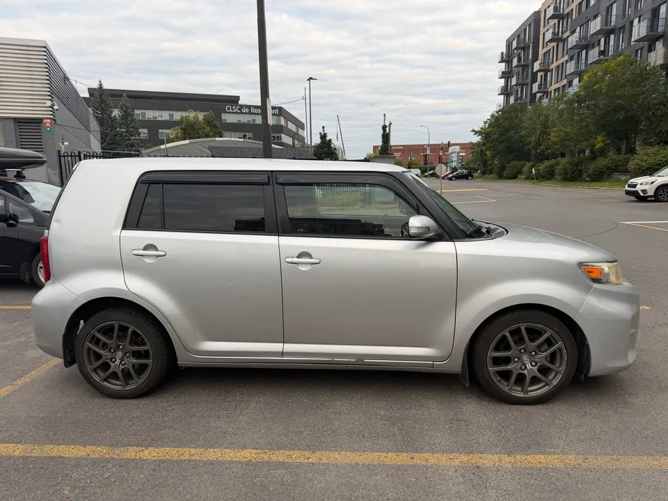 Toyota Xb 2011 photo 3