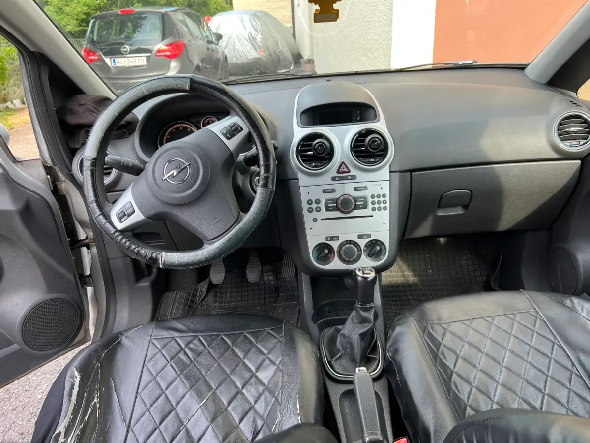 Opel Corsa 2009 photo 2
