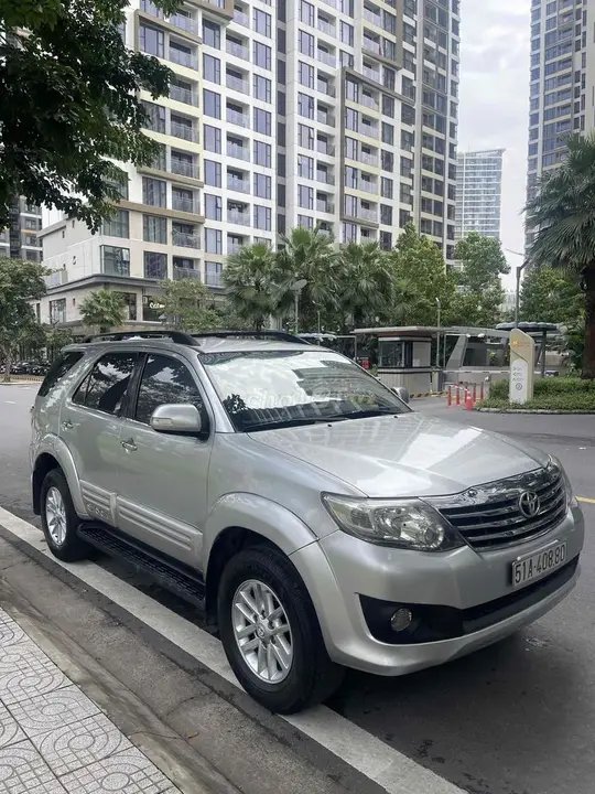 Toyota Fortuner 2012 photo 2