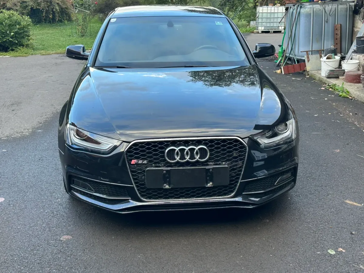 Audi A4 2012 photo 2