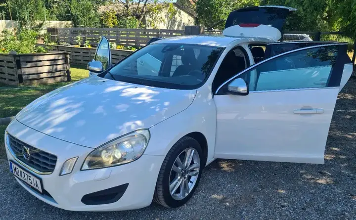 Volvo V60 2012 photo 3