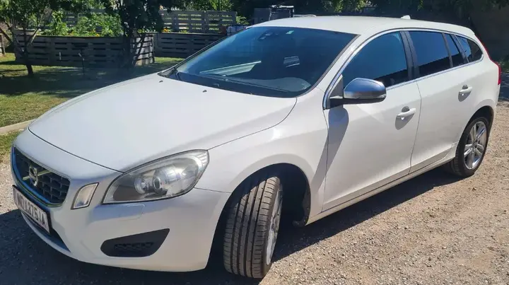 Volvo V60 2012 photo 2