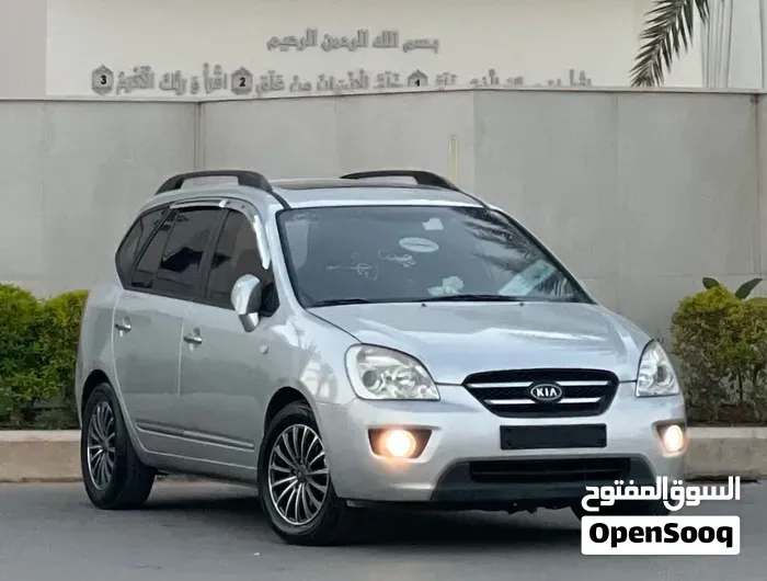 Kia Carens 2010 photo 2