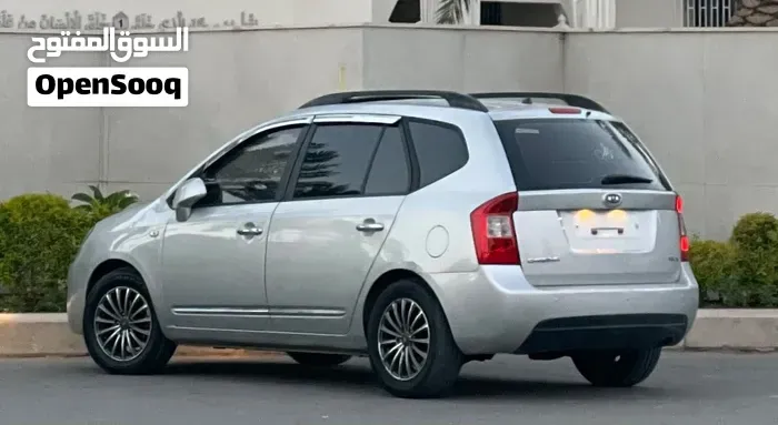 Kia Carens 2010 photo 3