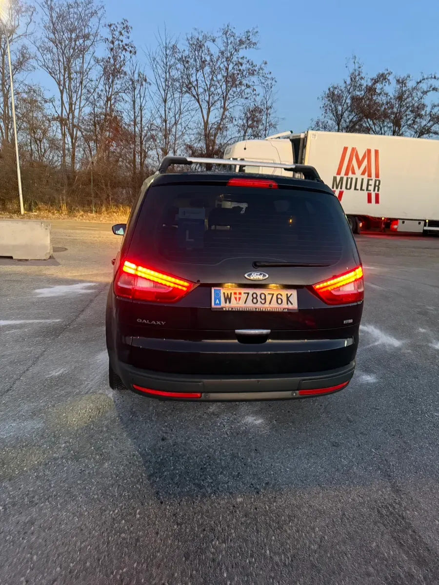 Ford Galaxy 2010 photo 2