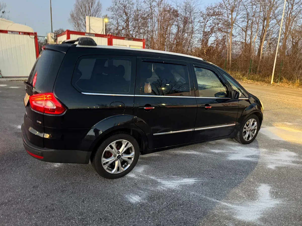 Ford Galaxy 2010 photo 3