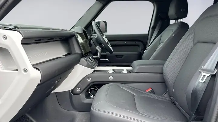 Land Rover Defender 110 2026 photo 3