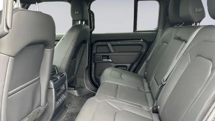 Land Rover Defender 110 2026 photo 4