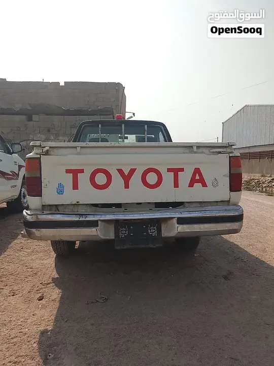 Toyota Hilux 1991 photo 2