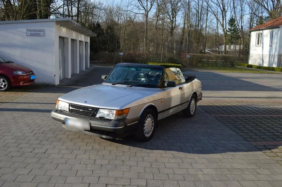 Saab 900