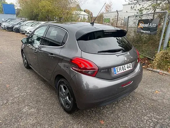 Peugeot 208 2018 photo 3