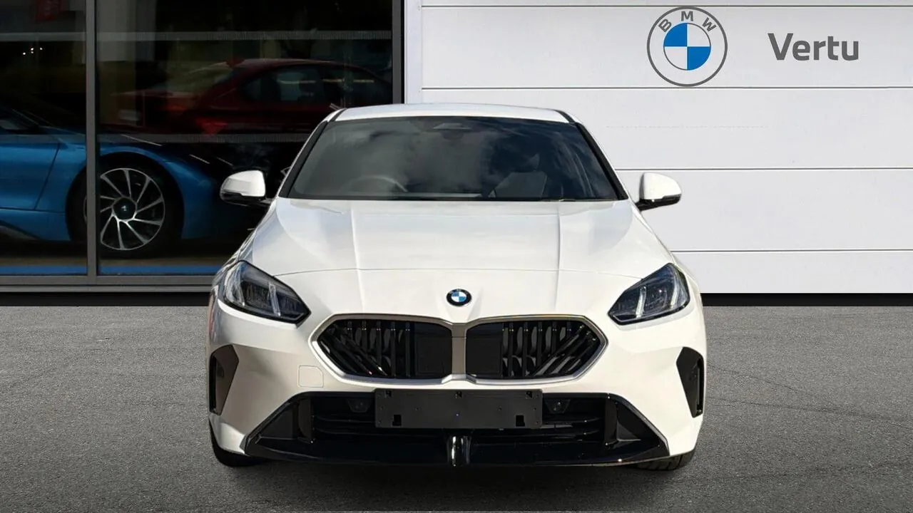 BMW 1 Series 2026 photo 2