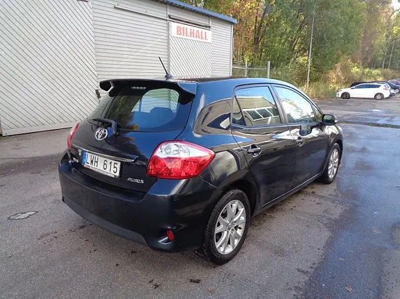 Toyota Auris 2011 photo 4