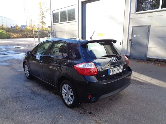 Toyota Auris 2011 photo 5