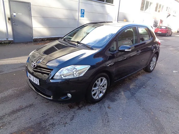 Toyota Auris 2011 photo 2