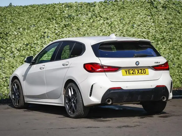BMW 1 Series 2021 photo 2