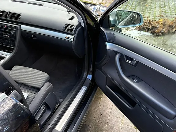 Audi A4 2006 photo 2