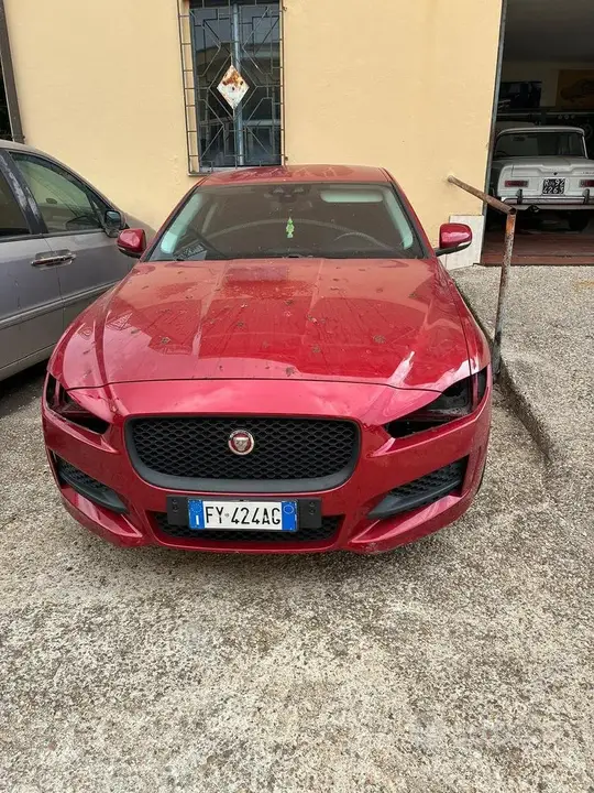 Jaguar Xe 2017 photo 3